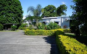 Tin Can Bay'S Sleepy Lagoon Motel